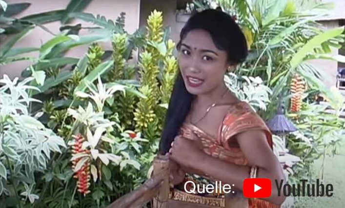 Video bei Youtube: Portrait of a balinese Dancer - Dragonfly